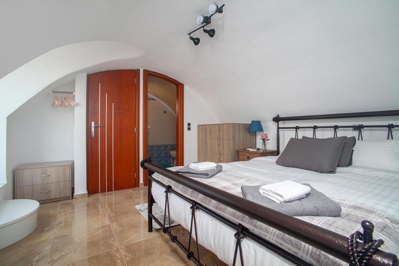 Emporio  Sunrise Apartment Santorini מראה חיצוני תמונה